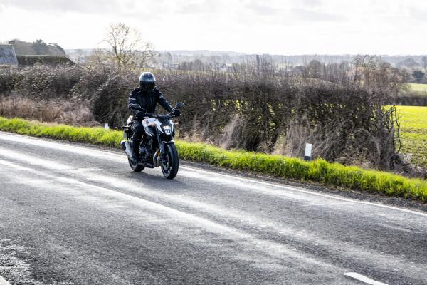 Honda CB500 Hornet - riding