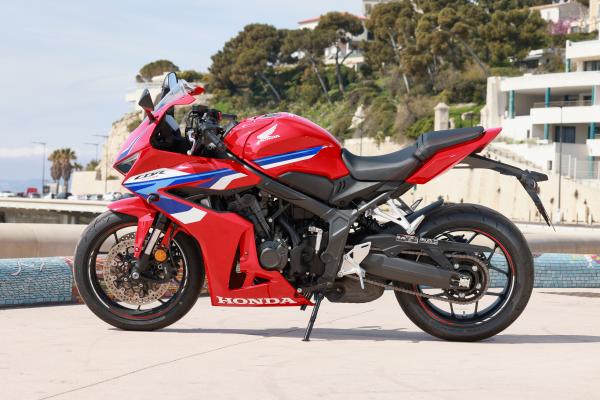 Honda CBR650R - side