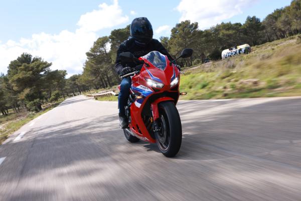 Honda CBR650R - riding