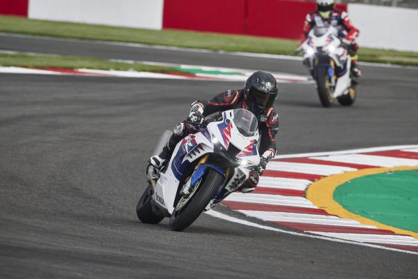 John McGuinness chasing down Toad from Visordown on Honda Fireblades