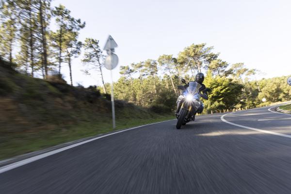 Suzuki GSX-S1000GX - riding