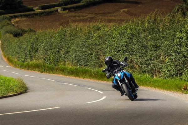 Suzuki GSX-8S - cornering