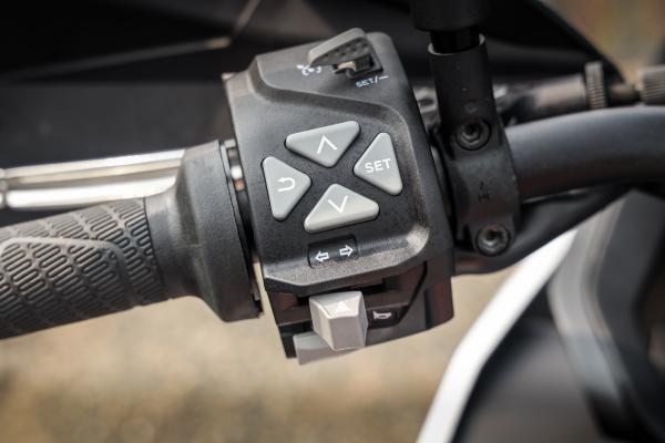 KTM 790 Adventure - controls