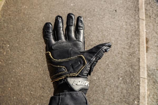 RST TracTech Evo 4 Short gloves - on rider