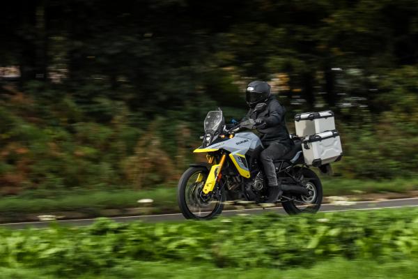 Suzuki V-Strom 800 DE - riding