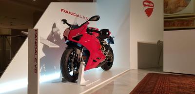 ducati panigale V2 Visordown