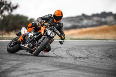 Backing in a motorcycle, KTM 1290 Super Duke R