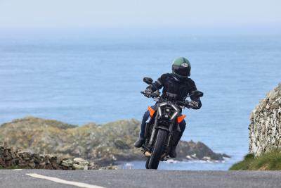 Metzeler Roadtec 02 tested on a KTM 990 Duke