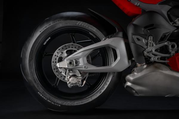 2025 Ducati Panigale V4 - double-sided swingarm