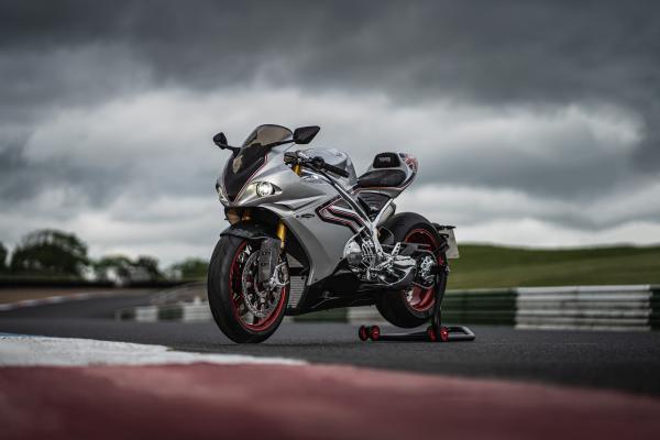 Norton's new V4SV on track at Mallory Park