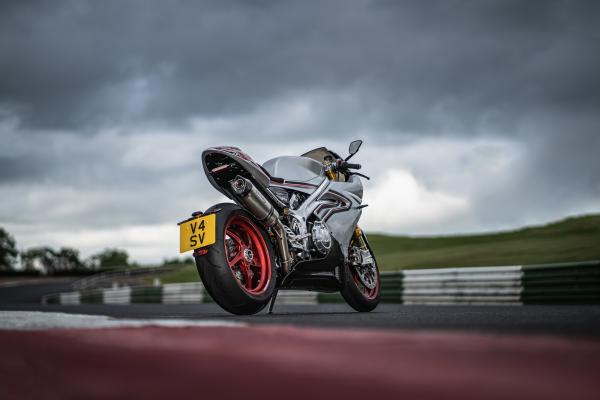 Norton's new V4SV at Mallory Park