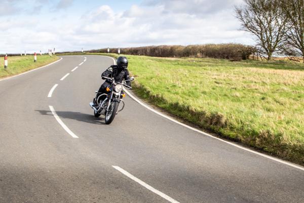 Royal Enfield Bullet 350 - riding