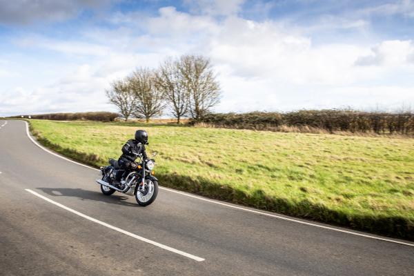 Royal Enfield Bullet 350 - riding